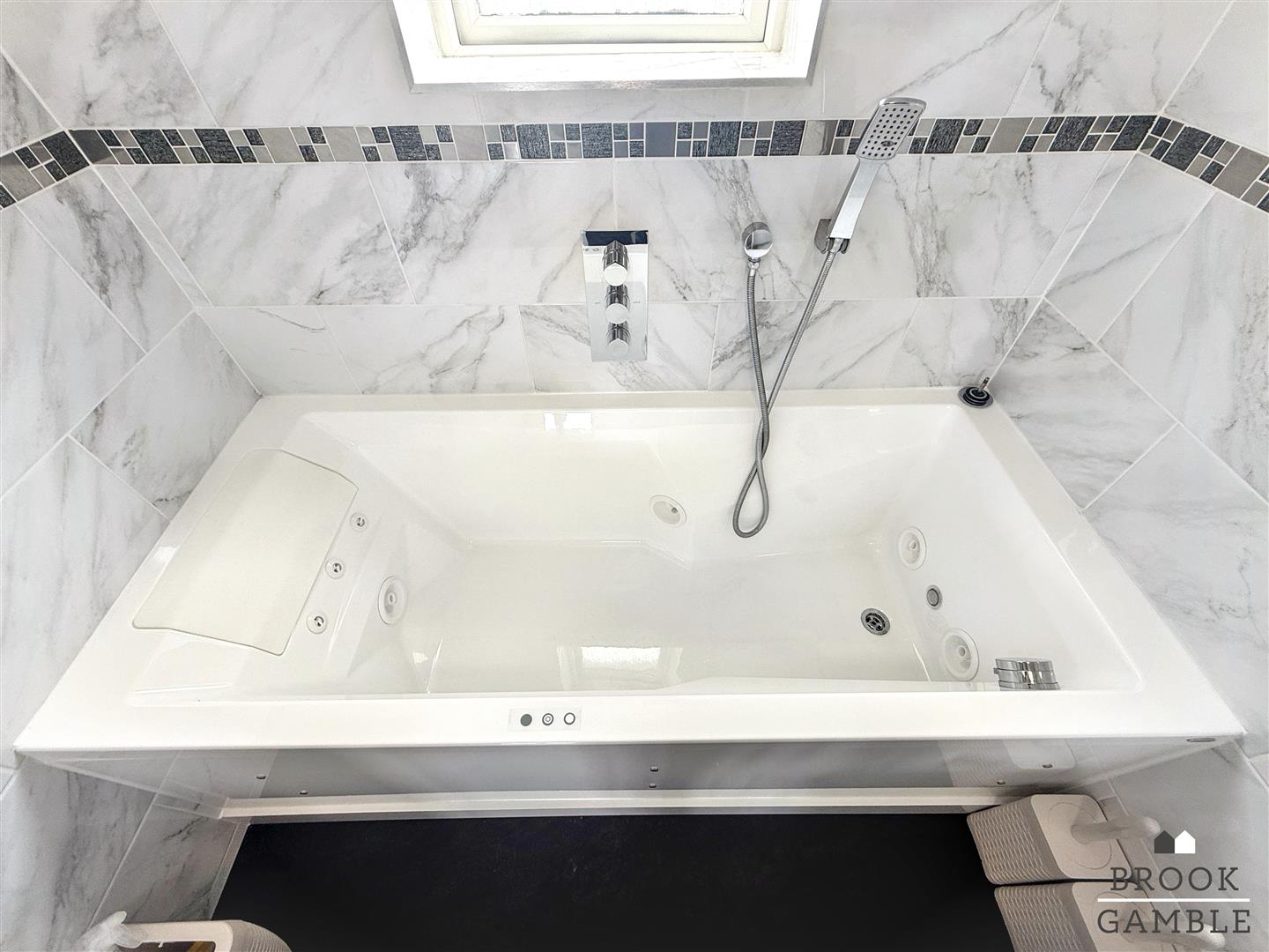 3 Bedroom House. The Piazza in Eastbourne, 31
